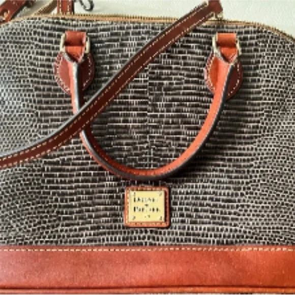 Dooney & Bourke Womens Grey Leather
Lizard Embossed Top Zip Satchel handbag. - Picture 10 of 12